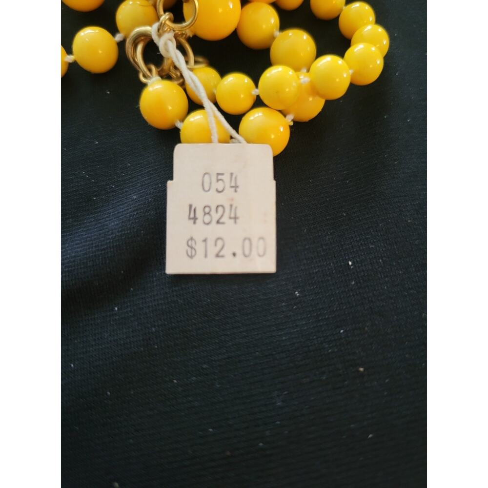 Vintage 3 strand 3 dif size Yellow beads Necklace Gold Tone Clasp 30" Nice - Picture 10 of 10